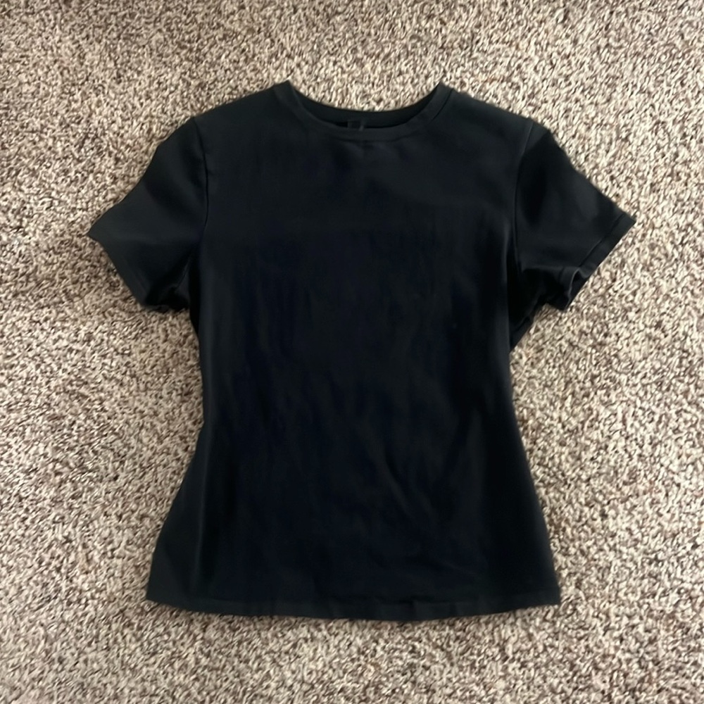 SKIMS medium black T-shirt